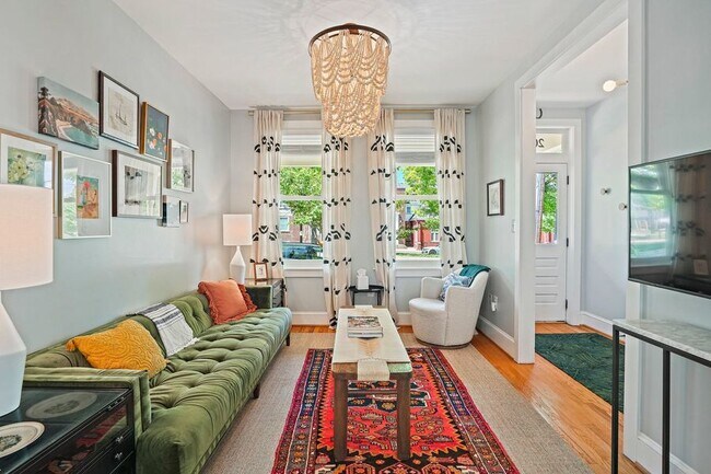 Foto del edificio - Contemporary Three-Bedroom in the Heart of...