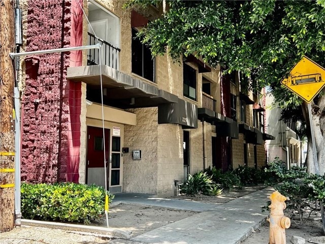 Building Photo - 225 W 6th St