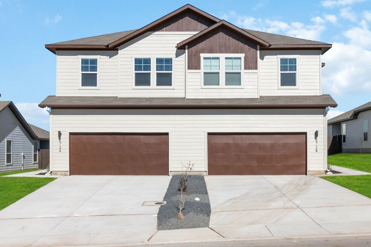 Photo - 206 - 210 Nespral Dr.