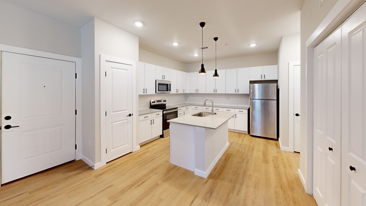 Photo - Emerald Knoxville Apts.