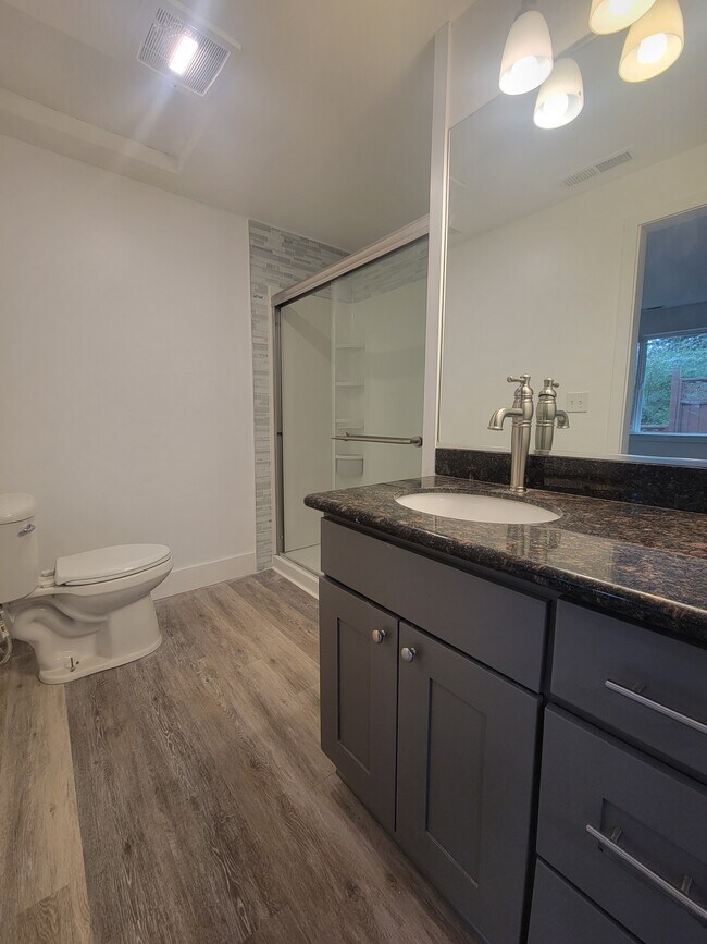 Main Upstairs Bathroom - 11208 Military Rd SW