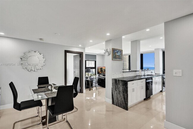 Foto del edificio - 3031 N Ocean Blvd