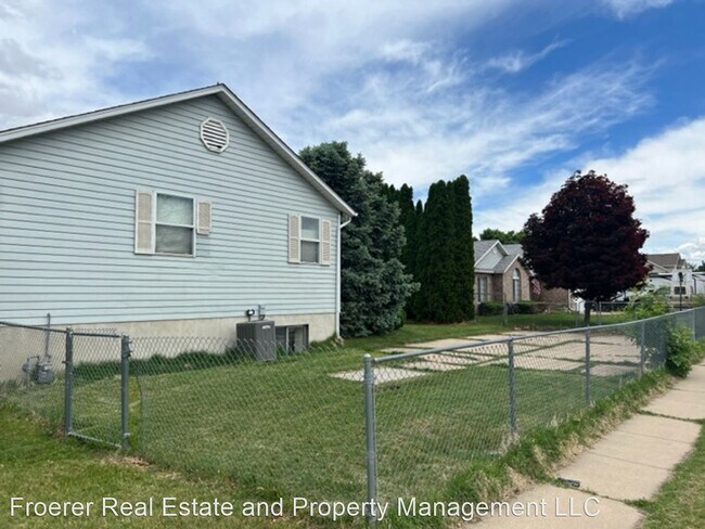 Foto del edificio - 5 br, 2 bath House - 1151 W 2600 N