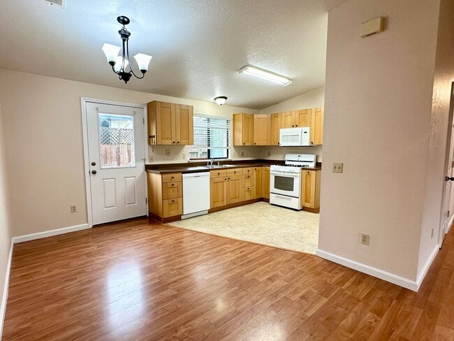 Building Photo - McKinleyville 3/2 with fenced yard. Heartwood Subdivision