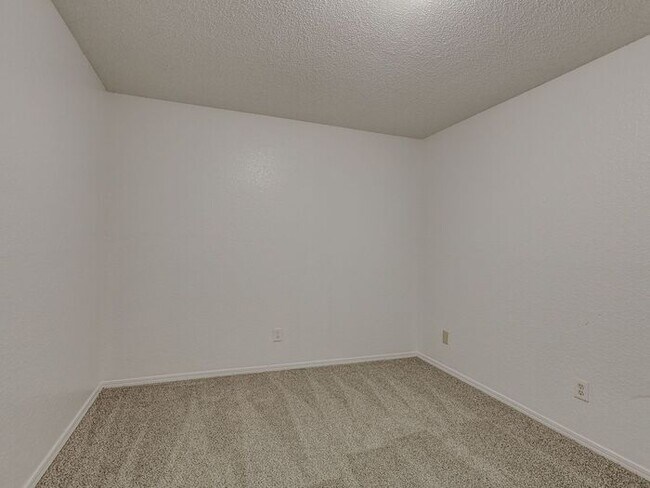 Foto del edificio - MOVE IN SPECIAL NO DEPOSIT IF LEASED BY JU...