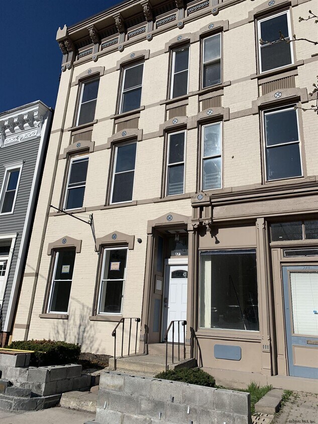 Primary Photo - 571 1st St