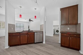 Building Photo - 315 Waterlily Way