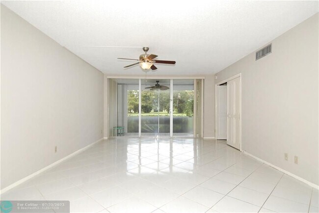 Building Photo - 575 Oaks Ln