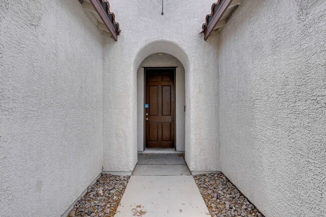 Foto del edificio - Charming 3-Bed Home with Spacious Yard in ...