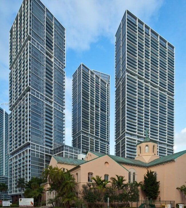 Building Photo - 495 Brickell Ave