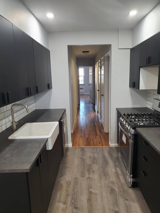 Building Photo - 1116 E 59th St