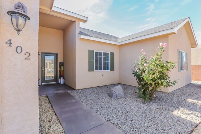 Foto del edificio - Pet Friendly 4 Bed 2 Bath Home!
