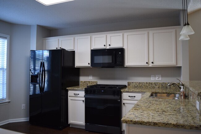 Foto del edificio - Beautiful 3 bedroom ranch home close to Downtown Cary