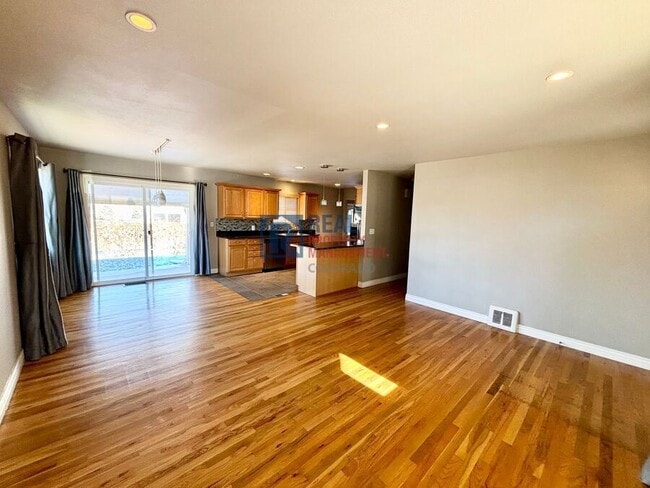 Building Photo - 5301 Highline Pl