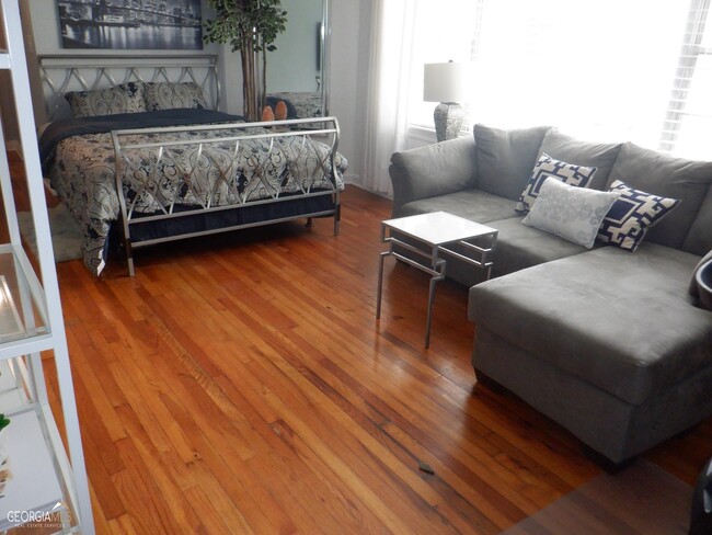 Foto del edificio - 2230 Cheshire Bridge Rd NE