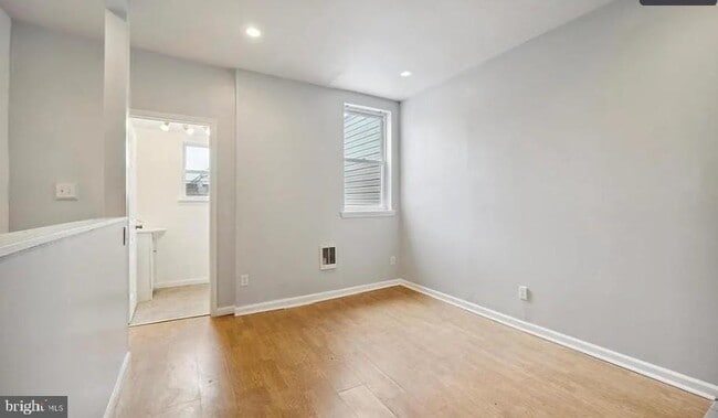 Building Photo - 1402 N Newkirk St