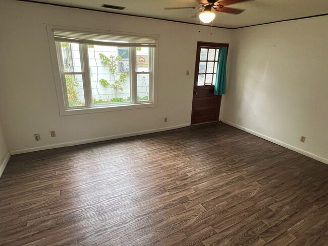 Building Photo - 3 Bed Bungalow in Urbana