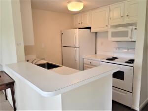 Building Photo - 5 Pine Tree Rd