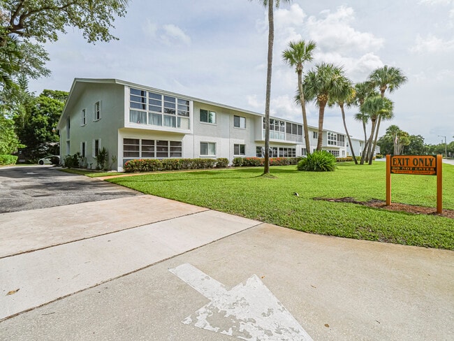 Building Photo - 600 Royal Palm Blvd
