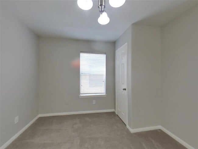 Foto del edificio - 6323 Mountain Pines Ln