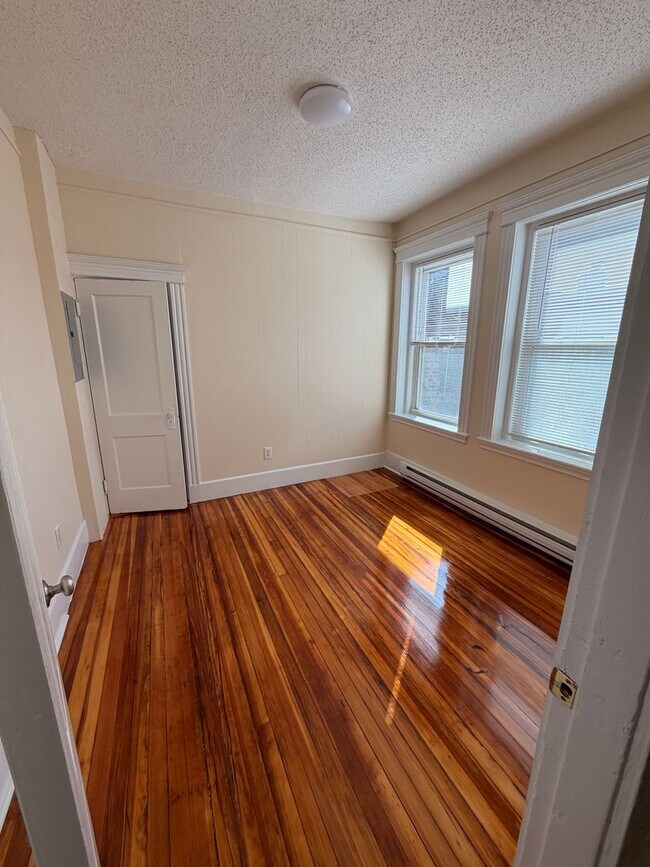 Building Photo - 883 Huntington Ave