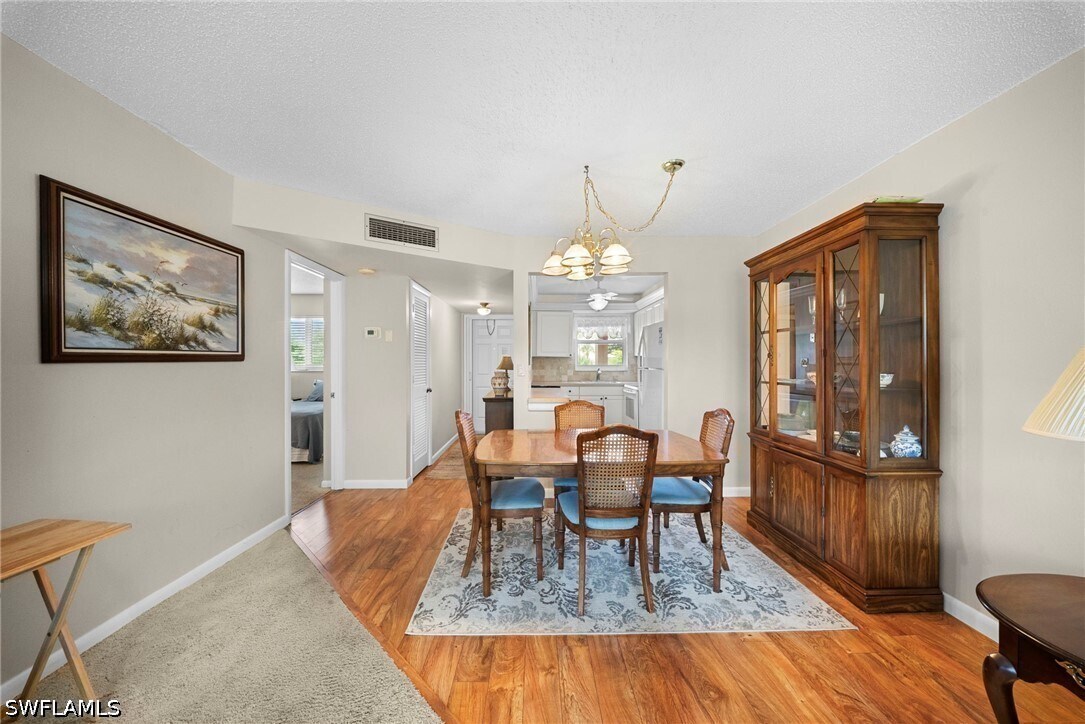 Foto del edificio - 400 Forest Lakes Blvd