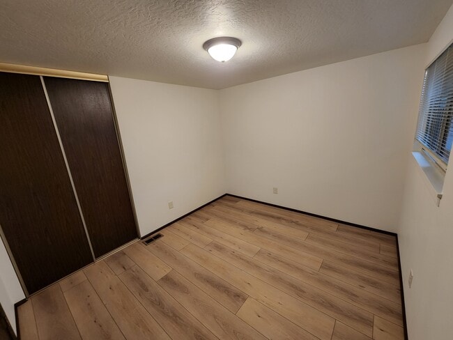 Building Photo - 861 Denver Pl NE