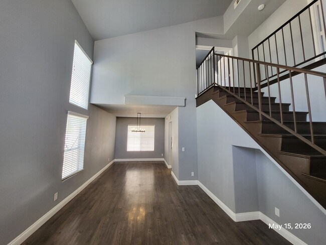Building Photo - 528 S Tomsik St