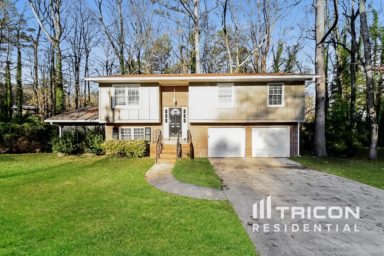 Primary Photo - 135 Victoria Dr