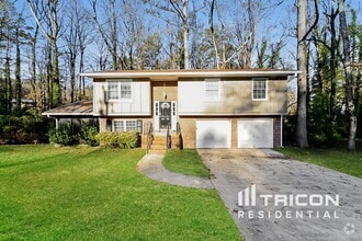 Building Photo - 135 Victoria Dr