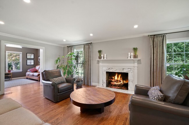 Building Photo - 1783 Bowling Green Dr