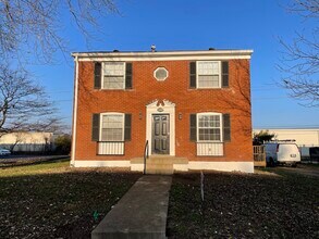Building Photo - 2913 Abigail Dr