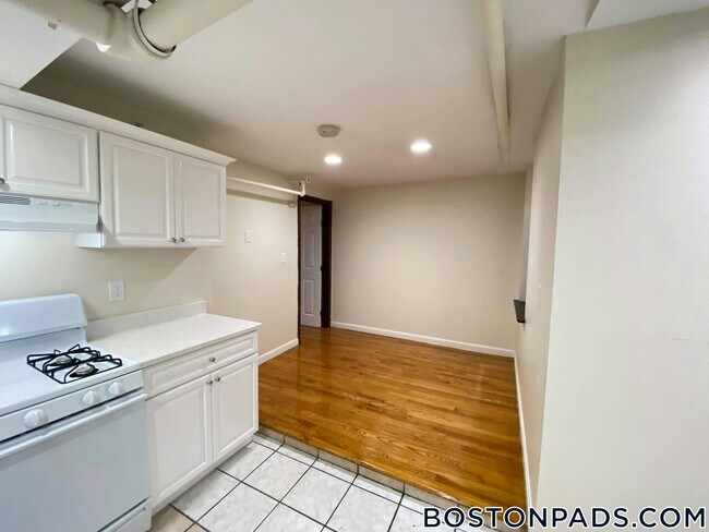 Building Photo - 171 Hemenway St