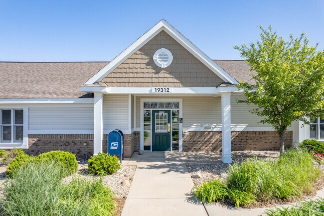 Oficina - West Hampton Park Apartment Homes