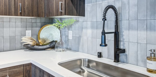 Building Photo - Aurora at Green Valley