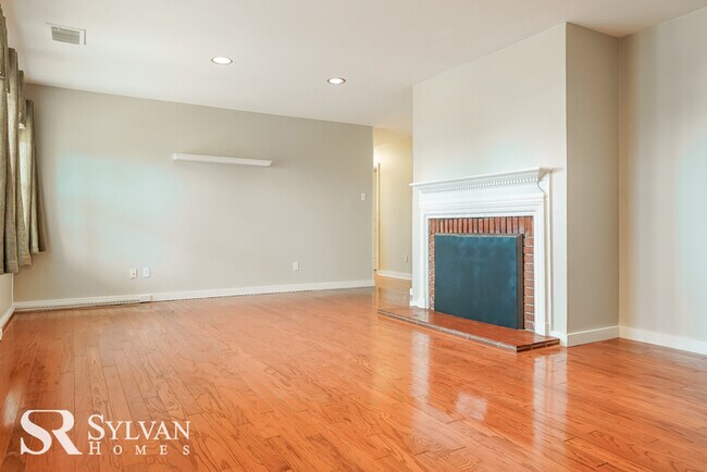 Building Photo - Sweet 3BR 2BA Home