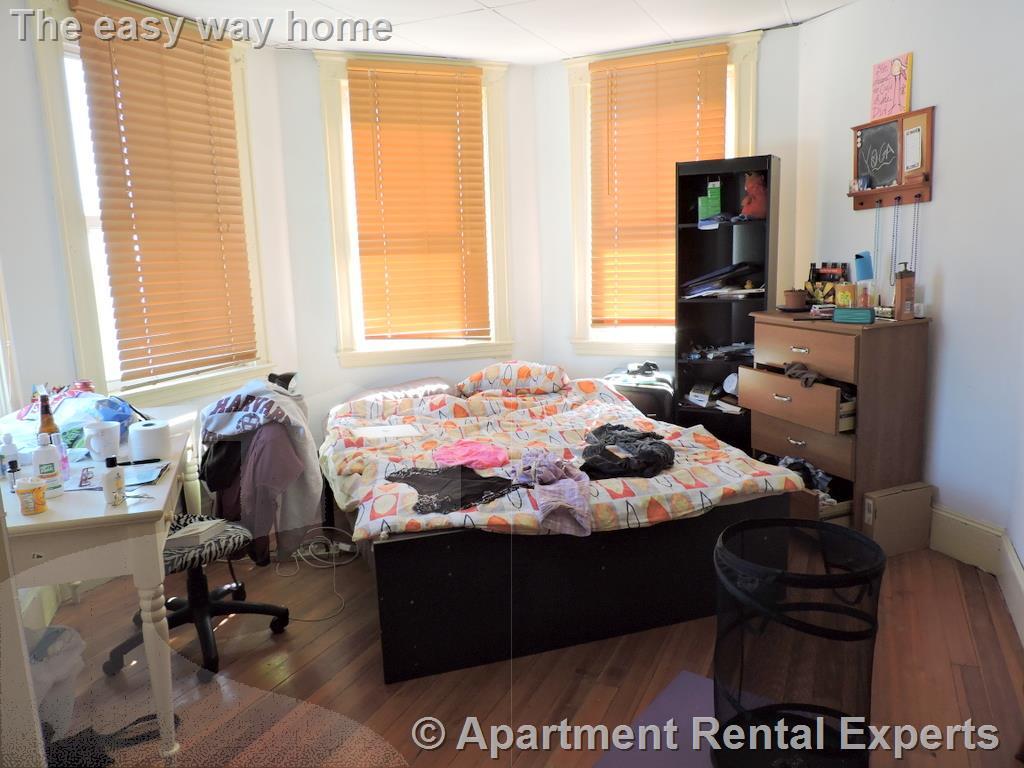 Primary Photo - 21 Durham St