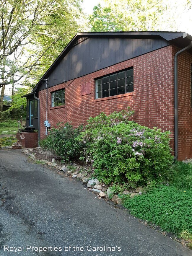 Building Photo - 3 br, 2 bath House - 500 East J Street
