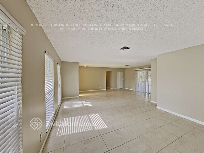 Building Photo - 1099 NW 5th Ave