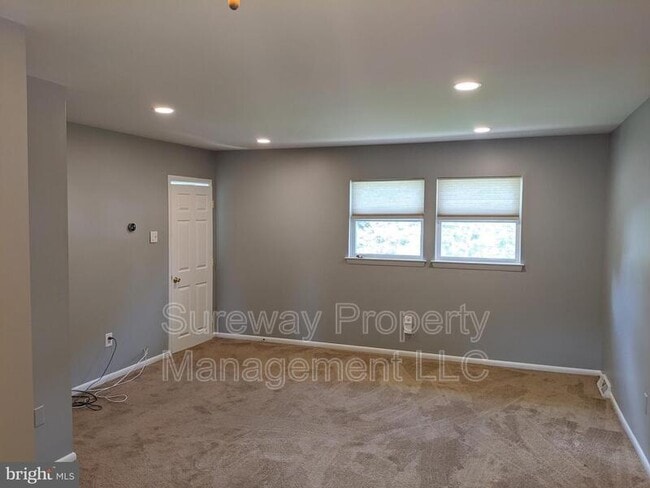 Building Photo - 206 5th Ave