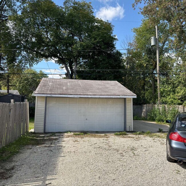 Building Photo - 5027 N 47th St