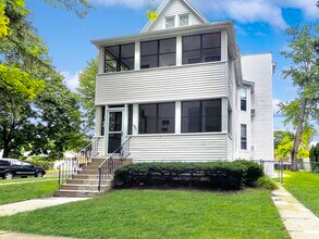 Building Photo - 6867 N Ottawa Ave