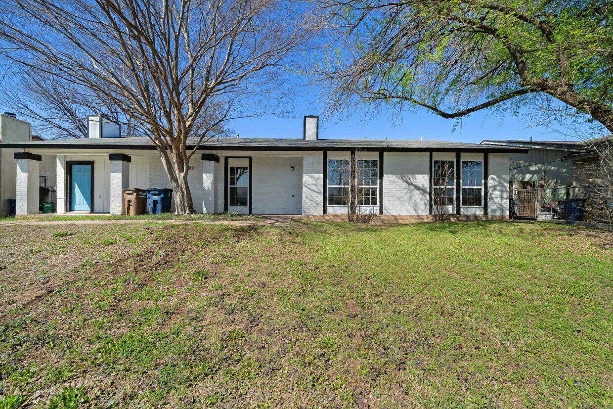 Primary Photo - 4900 E Stassney Ln
