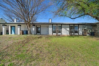 Building Photo - 4900 E Stassney Ln