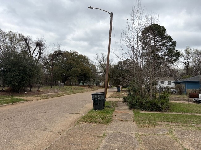 Building Photo - Beautiful 2 Bedroom home in Queensborough