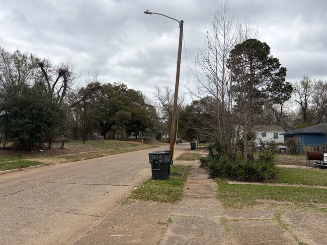 Foto del edificio - Beautiful 2 Bedroom home in Queensborough