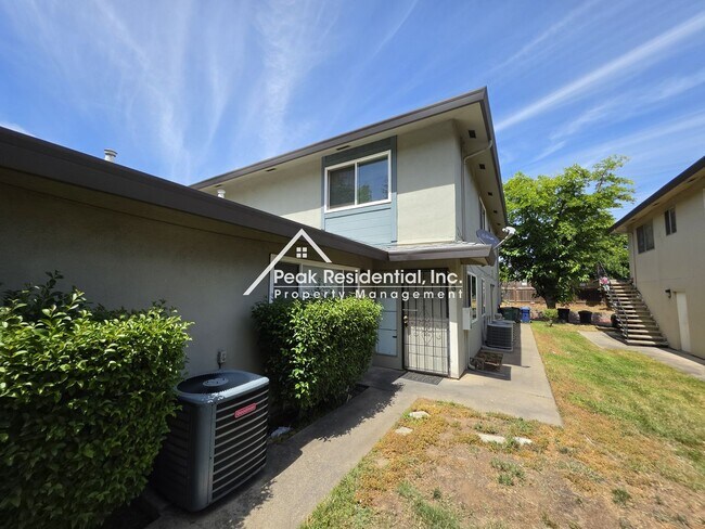 Foto del edificio - Updated 2bd/1ba Foothill Farms Condo with Carport