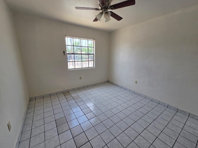 Foto del edificio - 2417 E Kearney St