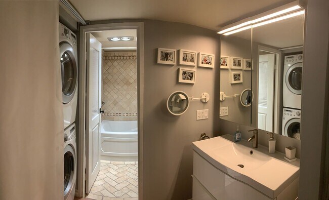 Foto del edificio - FULLY FURNISHED CONDO 1BR/1BA - AVAILABLE ...