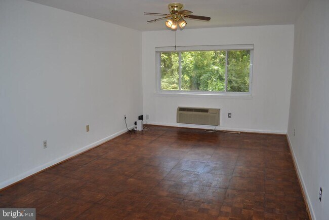 Foto del edificio - 650 Brooke Rd